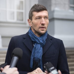 close-up-reporter-taking-interview